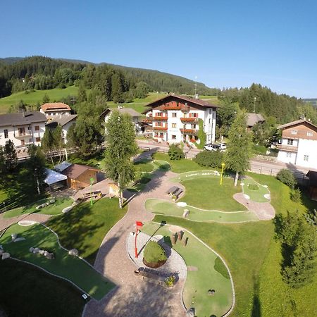 Hotel Dolomiten Welsberg Exteriör bild